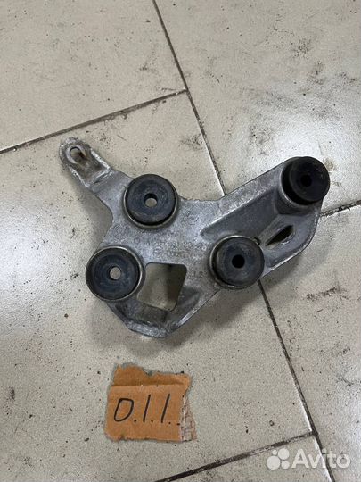 Кронштейн блока ABS Mercedes W205 C