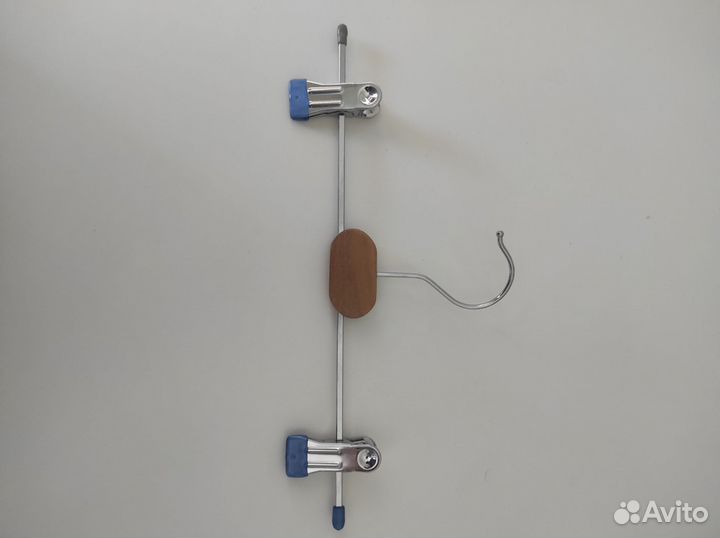 Вешалка для брюк с зажимами