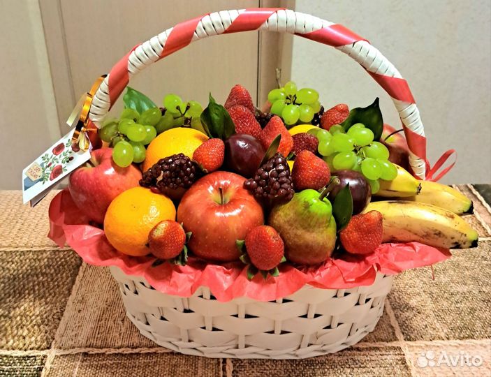 Фруктовые корзины и конверты