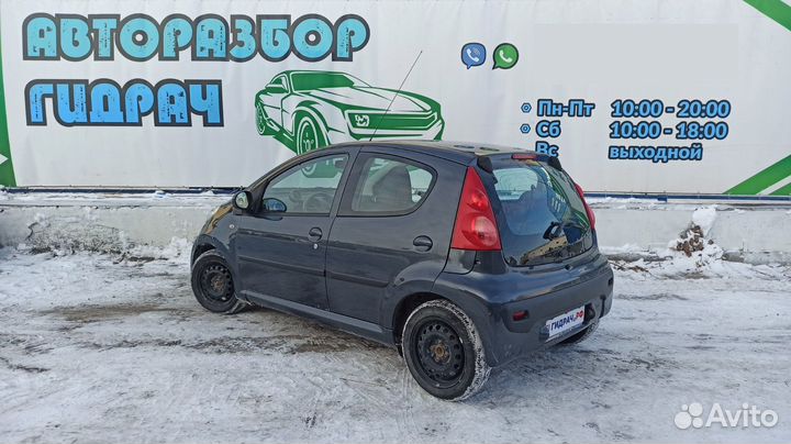 Молдинг передней правой двери Peugeot 107 8545CJ