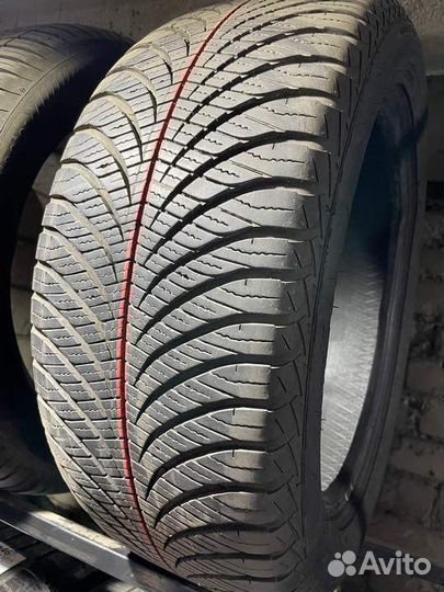 Goodyear Vector 4Seasons 235/50 R18 101V