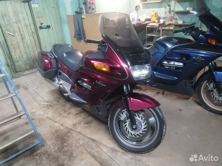Продам Honda ST1100
