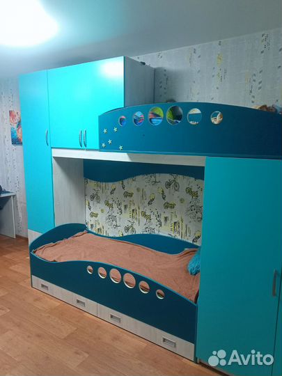 Кровать двухьярусная