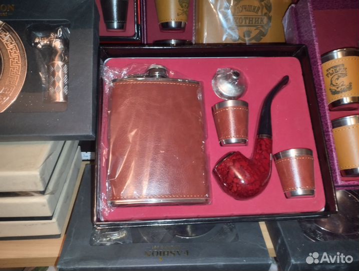 Фляжка с стопками