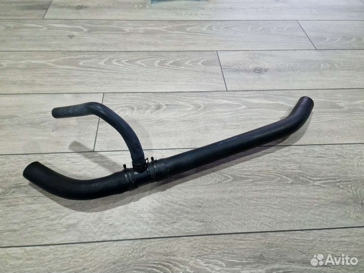 Патрубок радиатора Audi 80 B4 2.0 ABK 8A0121101B