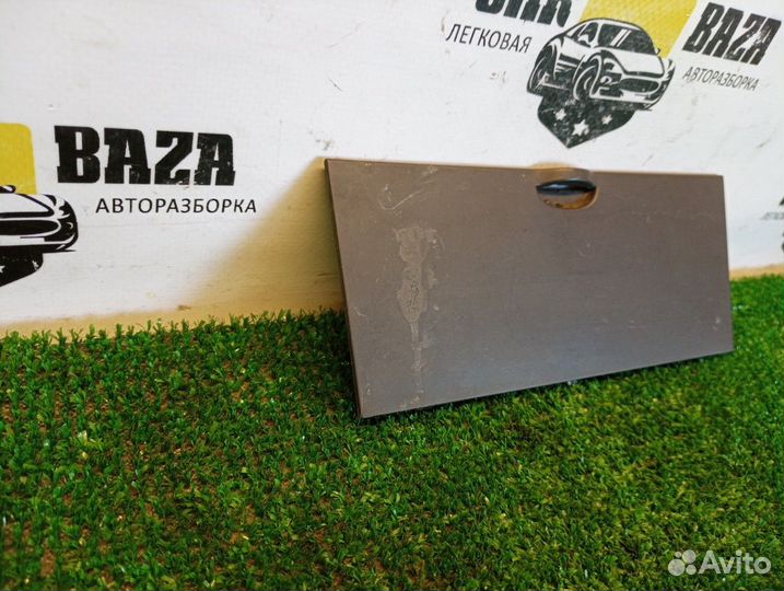 Накладка блока предохранителей Renault Megane