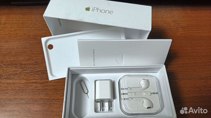 Коробка от iPhone