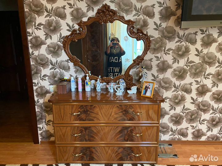 Спальный гарнитур