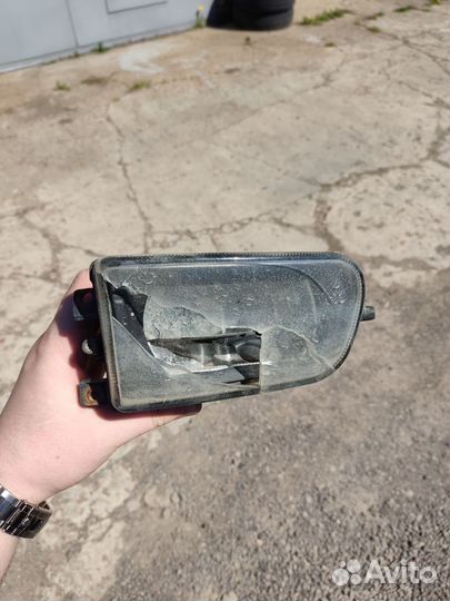 Противотуманная фара левая