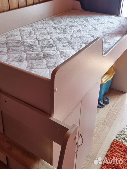 Детская кровать для дошкольников с игровым местом