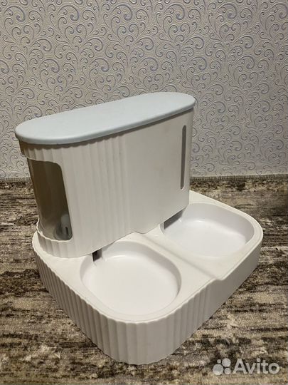 Автоматическая кормушка для собак и кошек