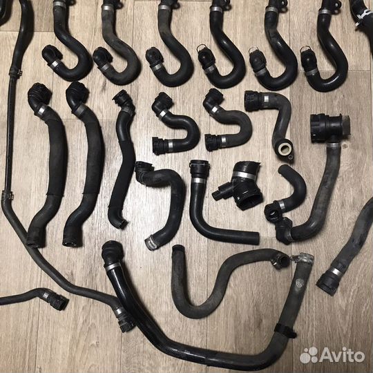 Патрубок охлаждения на бмв Е81,Е87,Е90,Е92