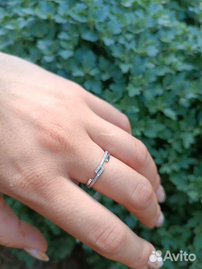 Серебряное кольцо 18 новое