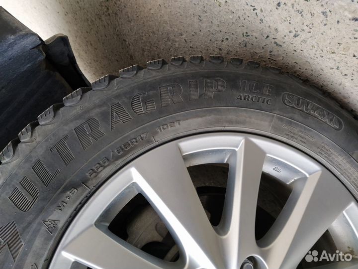 Goodyear UltraGrip Ice Arctic SUV 225/65 R17 102T