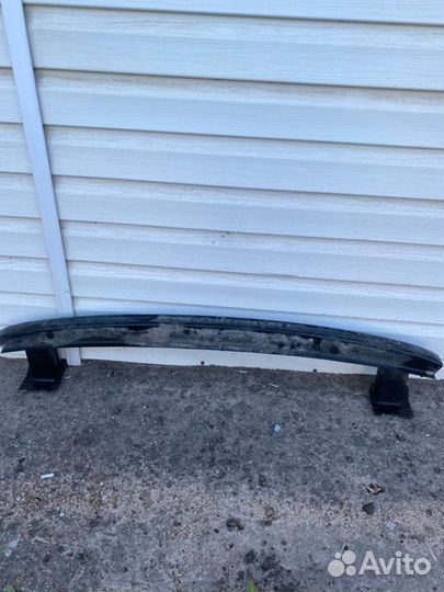 Усилитель бампера задний Volkswagen Jetta5 седан