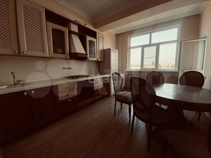 2-к. квартира, 80 м², 6/9 эт.