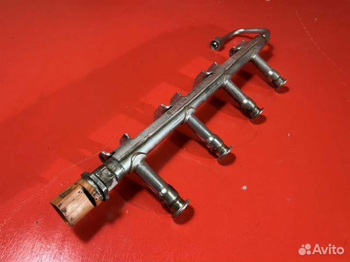 Рампа Рейка топливная Skoda Yeti 1.2 CBZ 2011