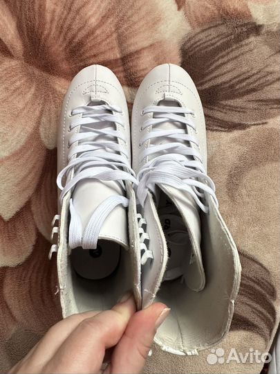 Коньки фигурные женские 41 размер