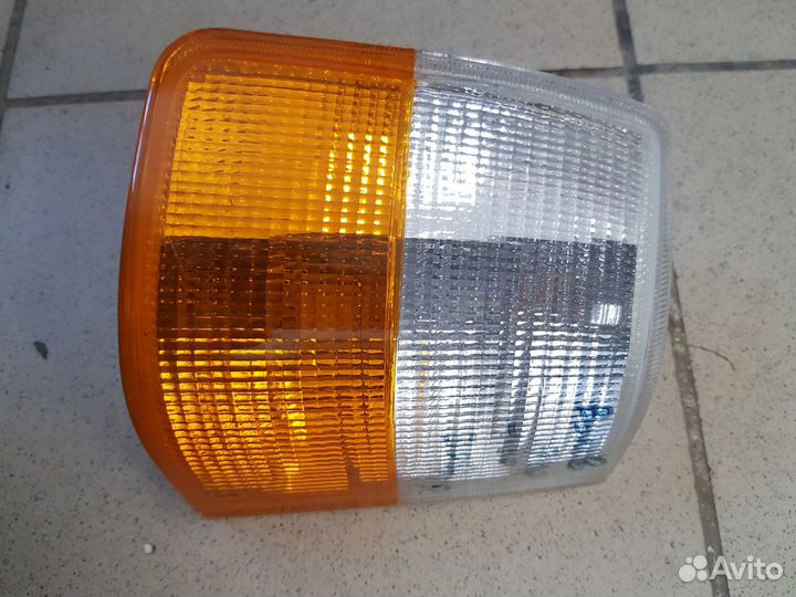 Указатель поворота правый ж/б volvo 740/760 89