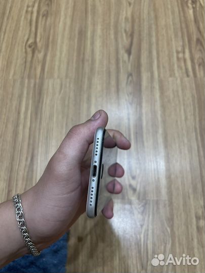 Телефон iPhone se 2020