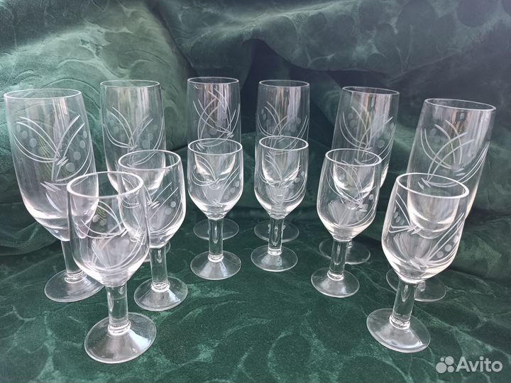 Набор фужеров и рюмок