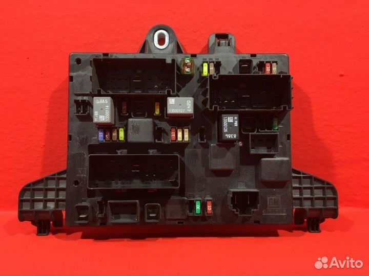 Блок предохранителей в салон Opel Astra J A16XER