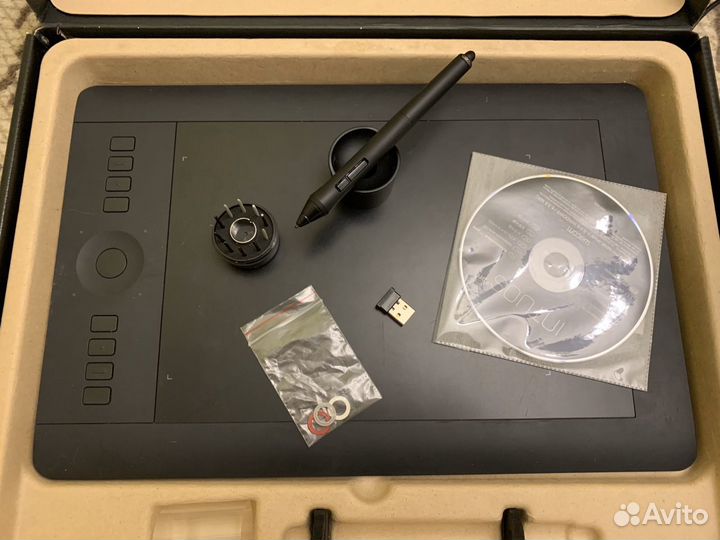 Графический планшет Wacom Intuos Pro (PTH-651)