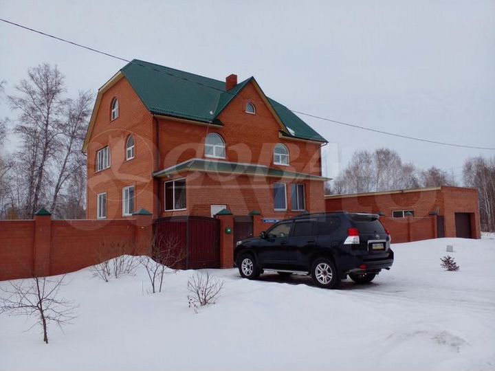 Коттедж 278 м² на участке 15 сот.