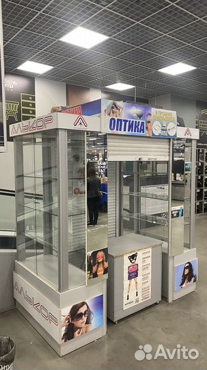 Аптечное торговое оборудование из стекла с замками