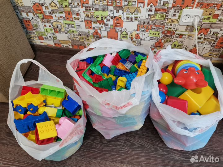 Развивающие игрушки для малышей пакетом
