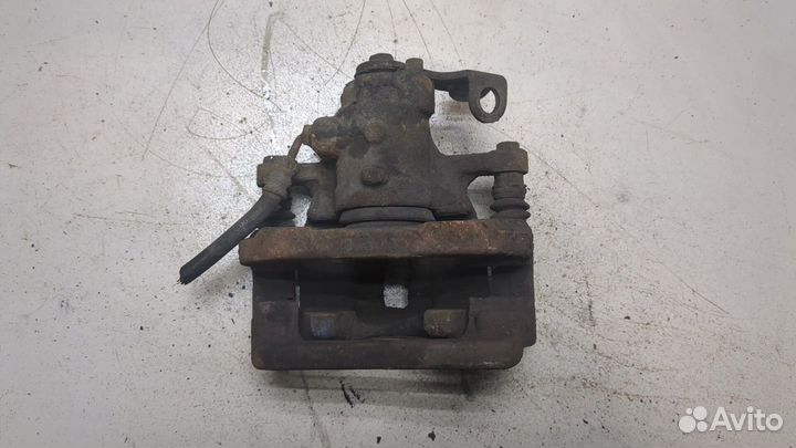 Суппорт Toyota Avensis 3, 2012