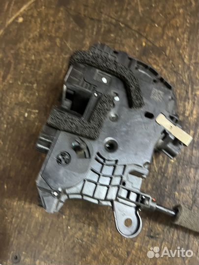 Лада х рей замок задний левый