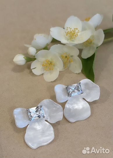 Серьги цветы перламутр в стиле Chanel