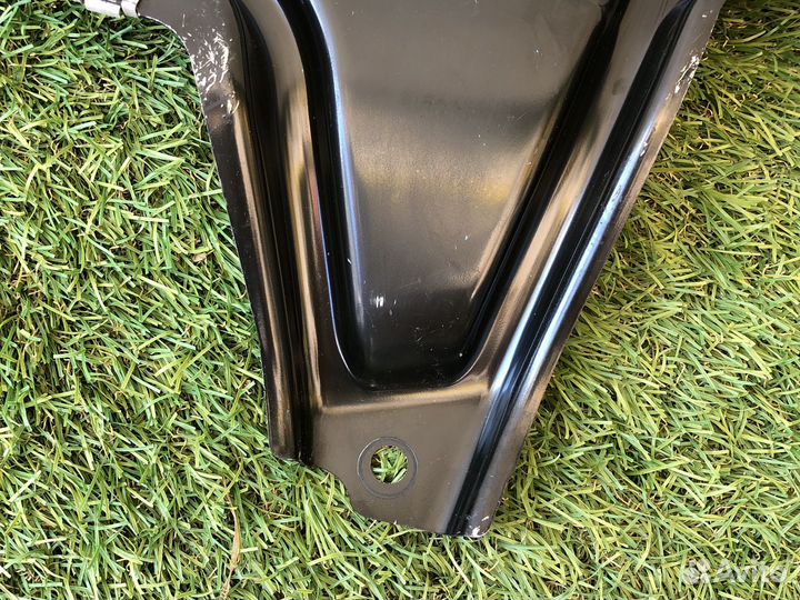 Кронштейн передний левый Mercedes W167