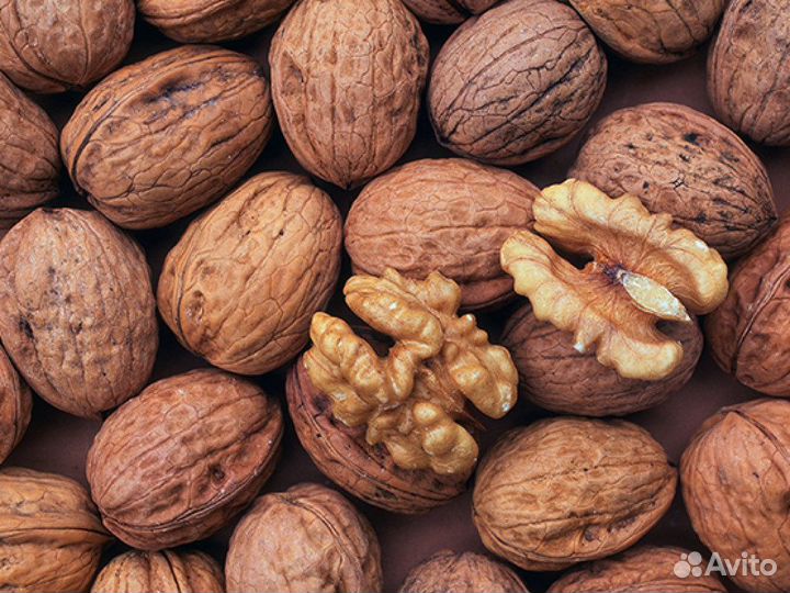 Сухофрукты,овощные чипсы,орех грецкий,петрушка