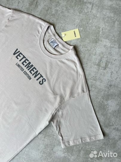 Футболка vetements