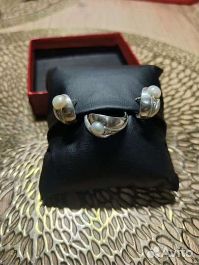 Серебряный комплект с жемчугом и фианитами