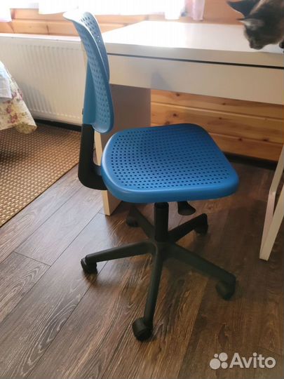 Письменный стол IKEA micke микке и стул Икея