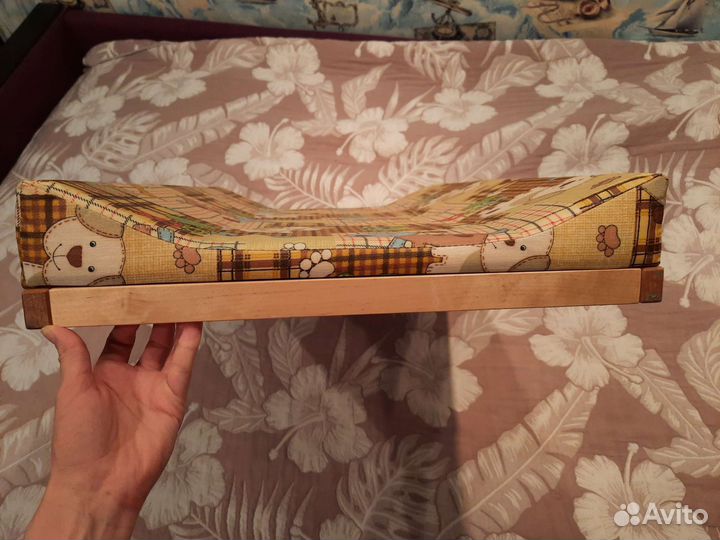 Пеленальная доска на кроватку