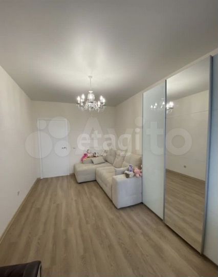 2-к. квартира, 60 м², 10/18 эт.