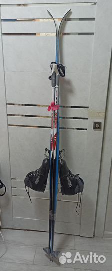 Беговые лыжи с палками, ботинки 36 размер