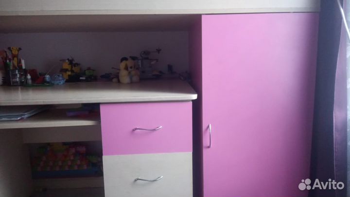 Двухъярусная кровать со шкафом и столом