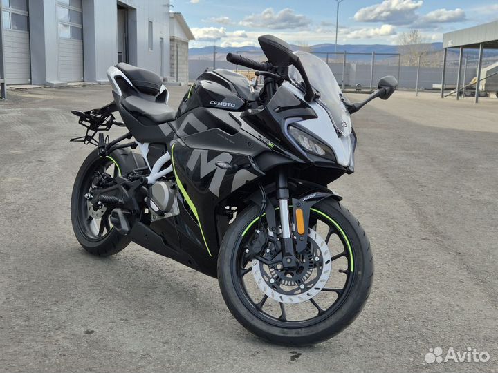 Мотоцикл cfmoto 300SR