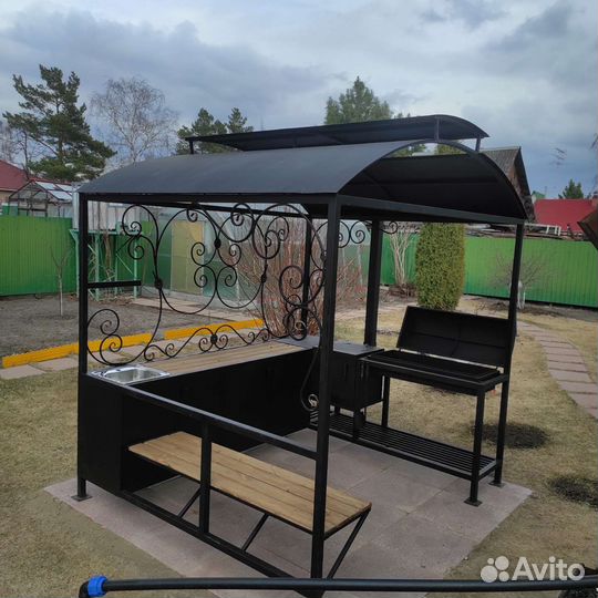 Мангал с крышей