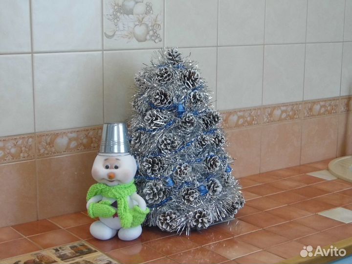 Елка новогодняя их шишек. Ручная работа