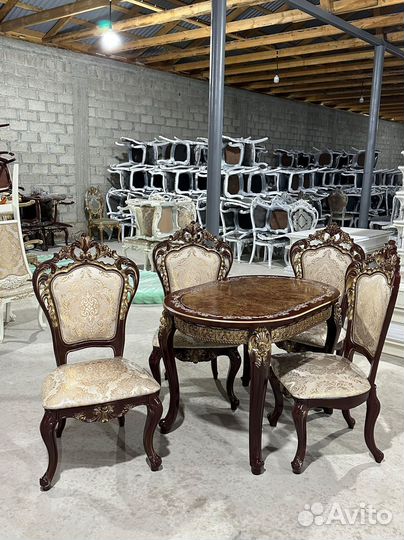 Стол и стулья в гостиную. В наличии