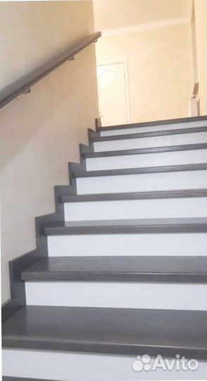 Обшивка лестниц на бетонном основании деревом