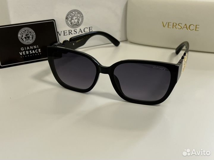 Солнцезащитные очки versace