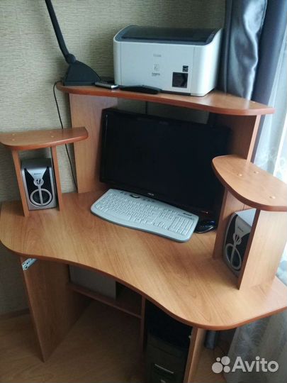 Компьютерный стол угловой