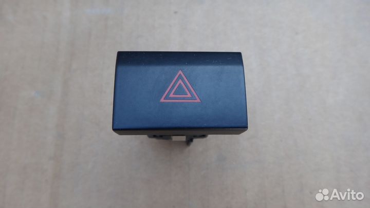 Кнопка аварийного сигнала Фольксваген Поло